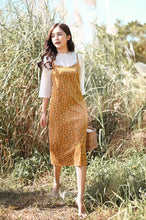 Load image into Gallery viewer, Set áo và yếm 340k | Thu Vintage Collections