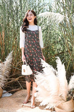 Load image into Gallery viewer, Set áo và yếm 340k | Thu Vintage Collections