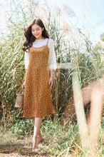 Load image into Gallery viewer, Set áo và yếm 340k | Thu Vintage Collections