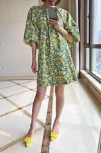 Load image into Gallery viewer, Đầm Hoa nhí Xinh Lung Linh 320k