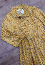 Load image into Gallery viewer, Đầm hoa Midi dập ly siêu xinh 280k