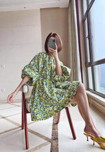 Load image into Gallery viewer, Đầm Hoa nhí Xinh Lung Linh 320k