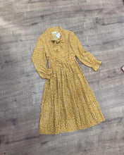 Load image into Gallery viewer, Đầm hoa Midi dập ly siêu xinh 280k