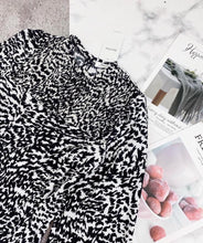 Load image into Gallery viewer, Đầm B-SK Xuông họa tiếng sang chảnh