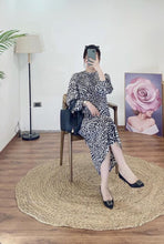 Load image into Gallery viewer, Đầm B-SK Xuông họa tiếng sang chảnh